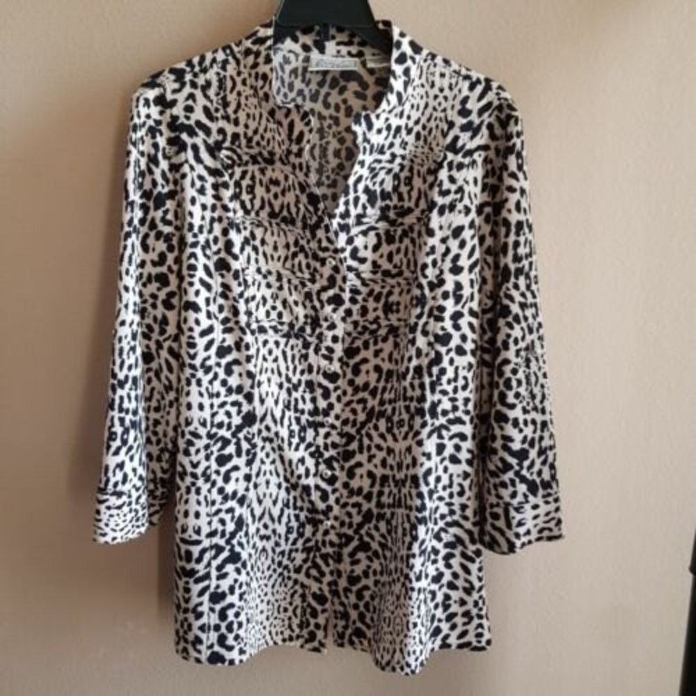 🎉HP🎉 KATHY CHE STRETCH Military L Button Up Blouse Top Leopard Animal Print